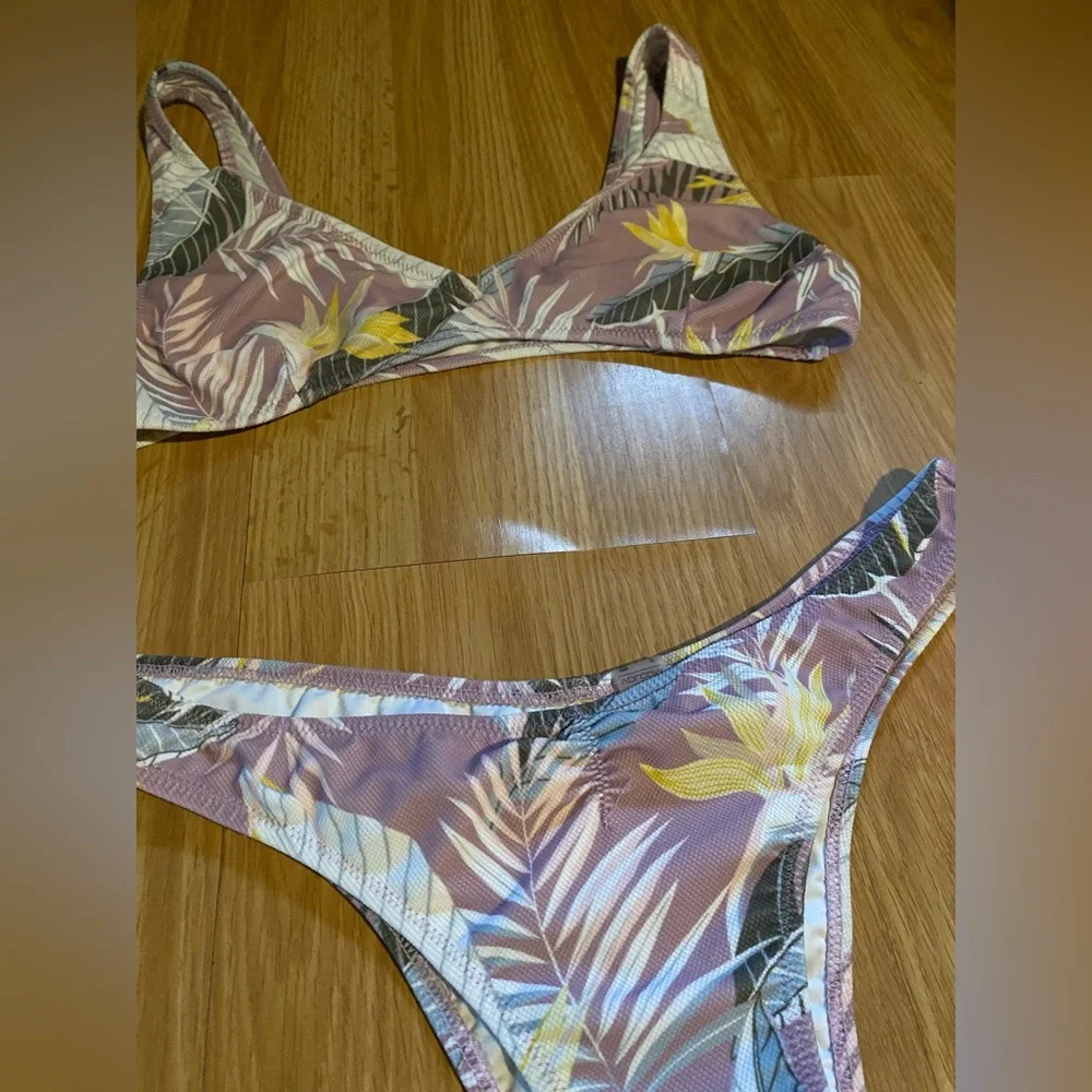 Volcom Bikini - Picture 3 of 4